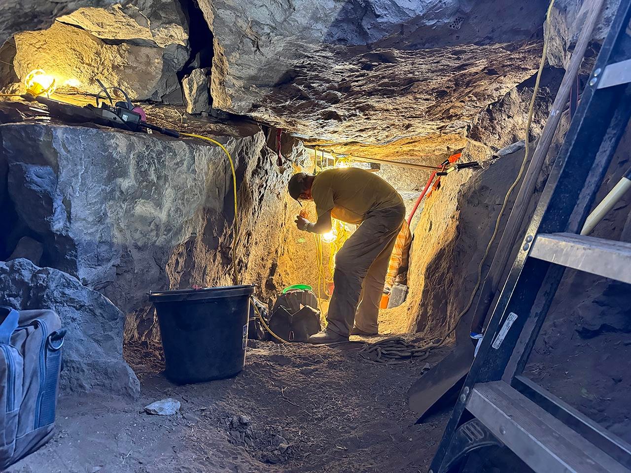 6,500-year-old hunting toolkit idscovered in Texas cave may be the oldest ever found in North America
